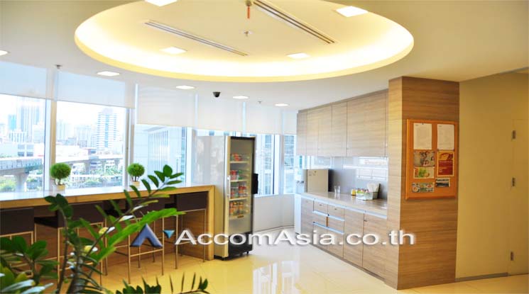 8  Office Space For Rent in Ploenchit ,Bangkok BTS Ploenchit at Q House Ploenchit Service Office AA10284